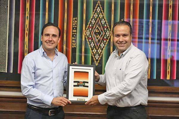 Comparte Manolo políticas exitosas