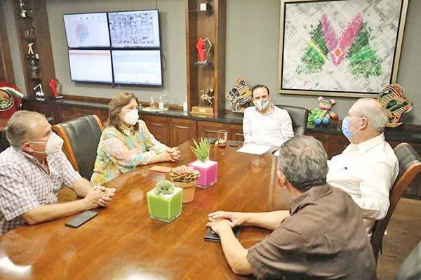 Se reúne Manolo con Diana Haro
