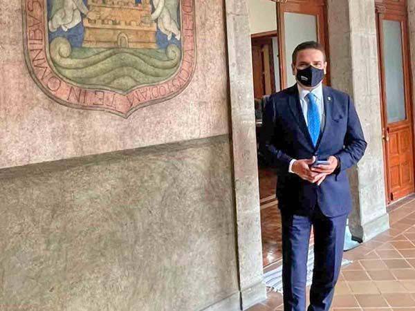 Reaparece Aureoles en Palacio Nacional; pide apoyo a maestros