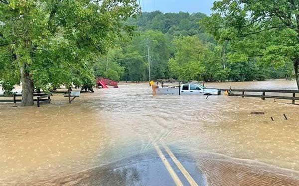 Suman 16 muertos por fuertes inundaciones en Tennessee, EU