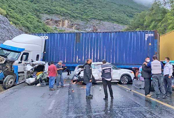 Choque múltiple en carretera de Tamaulipas deja diez heridos