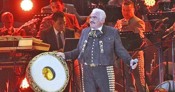 Vicente Fernández se encuentra grave, pero estable