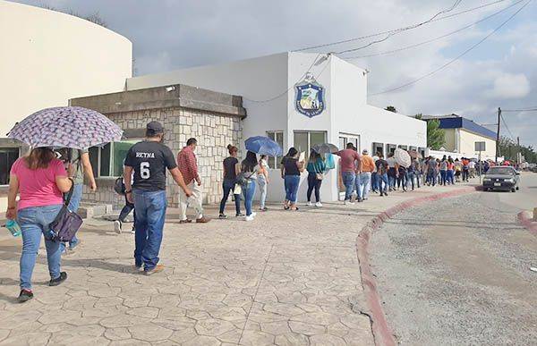 Dejan sin vacuna a jóvenes los rezagados