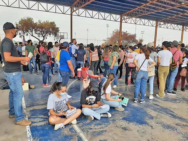 Con música y velada vacunación a jóvenes