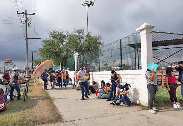 No empalmarán “drive thru” con la población en general
