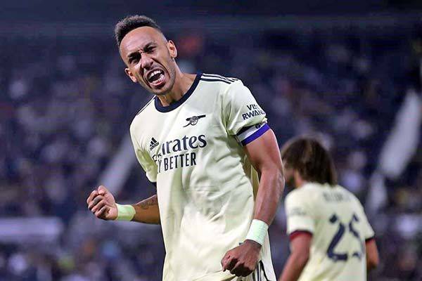Golea Arsenal al WBA y avanza en la Carabao Cup