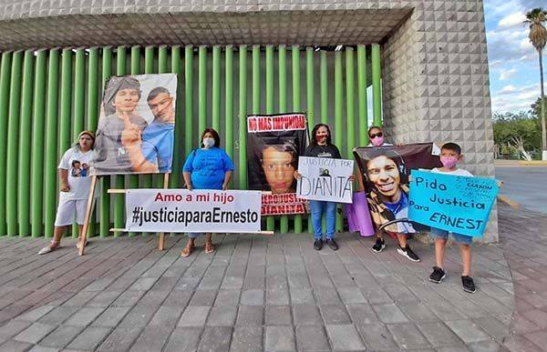 Claman justicia por muerte de sus hijos