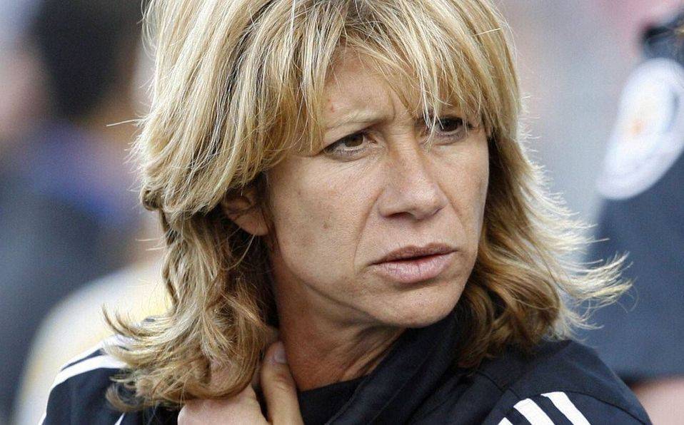 Carolina Morace, la primera mujer en dirigir un equipo de futbol masculino