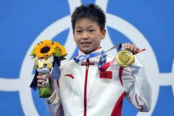 Es china Quan Hongchan la ‘Comaneci’ de clavados