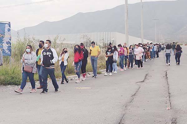 Vacunan a medias