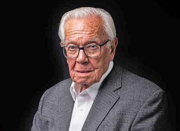 Llora RA muerte de Don Manuel Gil Vara