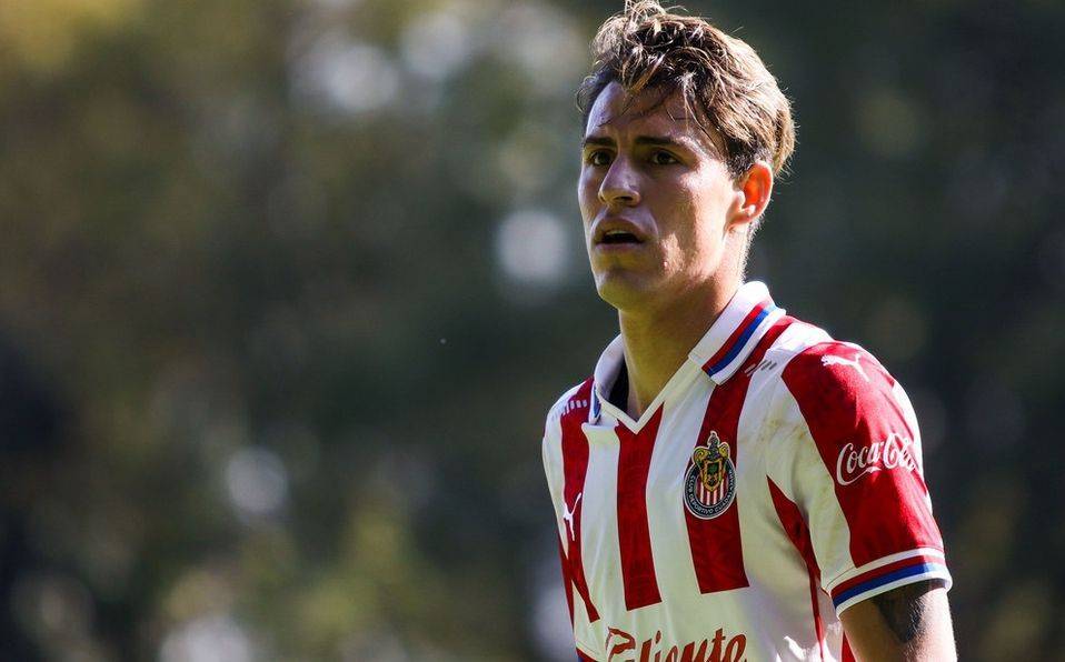 Cristian Calderón se disculpa por engancharse con aficionados de Chivas