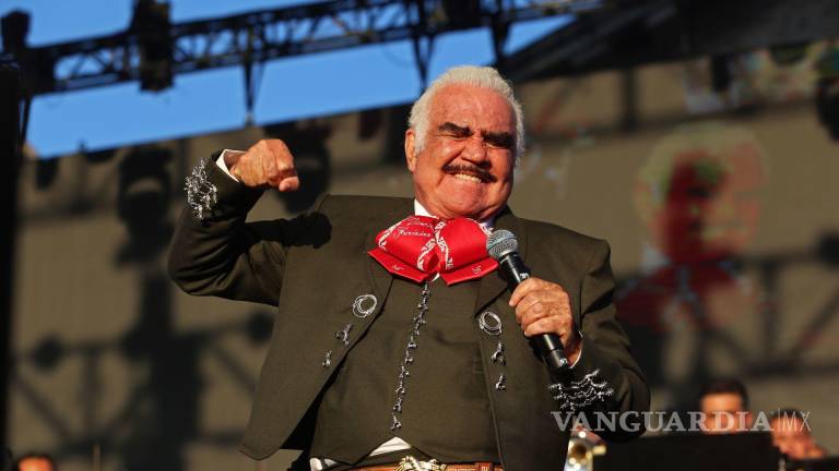 Reportan que Vicente Fernández sigue en terapia intensiva; es alimentado por una sonda
