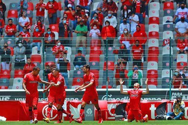 Expulsan a 3 por grito discriminatorio en Toluca