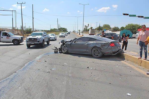 Troca embiste a Mustang