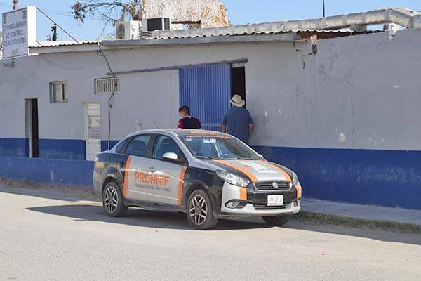 Entrega papá a hijo por tocar a hermana
