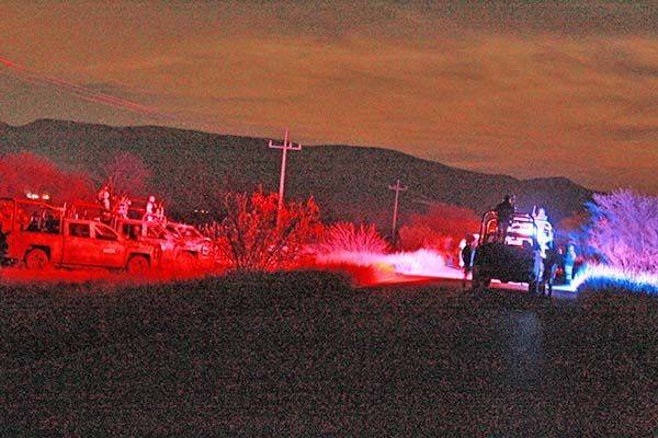 Activan código por hombres armados
