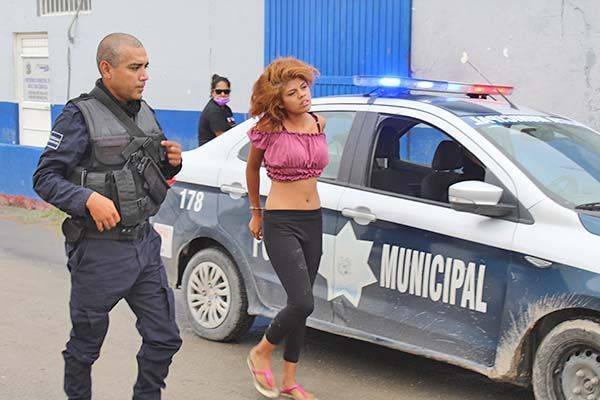 Pelean jovencitas Por amor de galán
