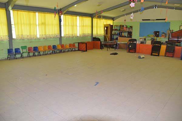 Dejan sin butacas a salón de clases