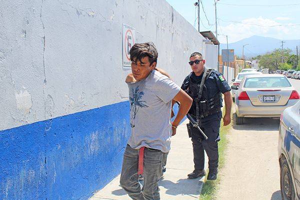 Padre e hijo se meten a casa ajena