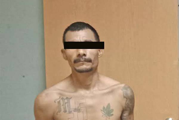 Presuntos ladrones enfrentan a policías