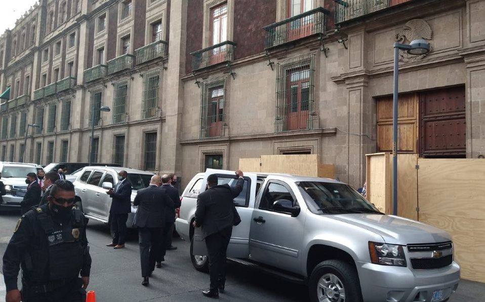 Funcionarios de EU llegan a Palacio Nacional para reunión con AMLO