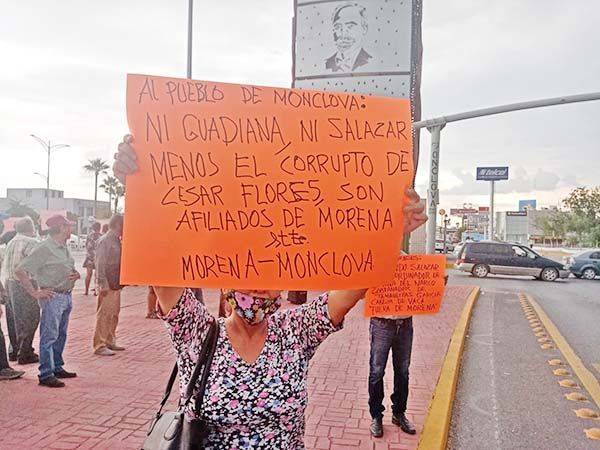 Protestan morenistas contra “advenedizos”
