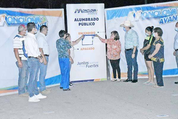 Entrega el Alcalde obra de alumbrado