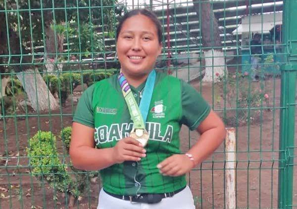 Oro para Itzel Flores, cátcher sambonense
