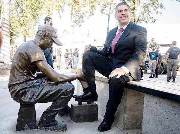 “Pasean” en la plaza Esculturas Vivientes