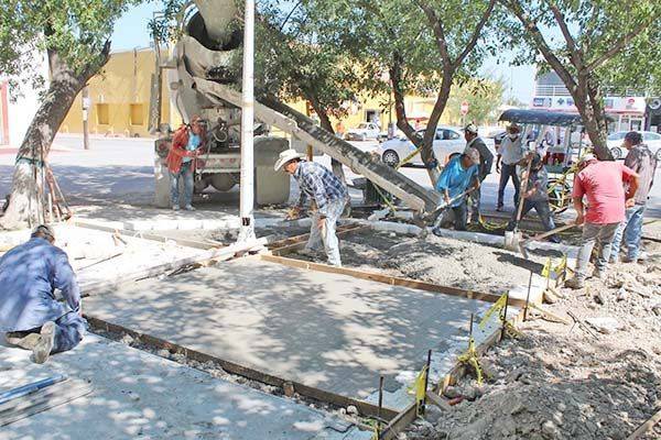 Avanza remodelación en plaza de San Buena