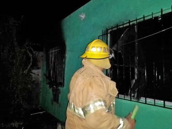 Cortocircuito genera incendio en vivienda