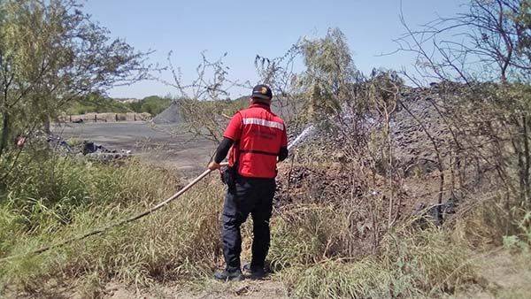 Moviliza Bomberos un incendio forestal