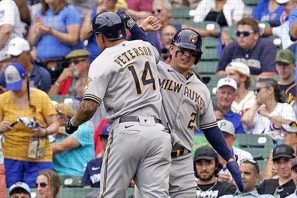 Iguala Luis Urías marca de extrabases en las GL