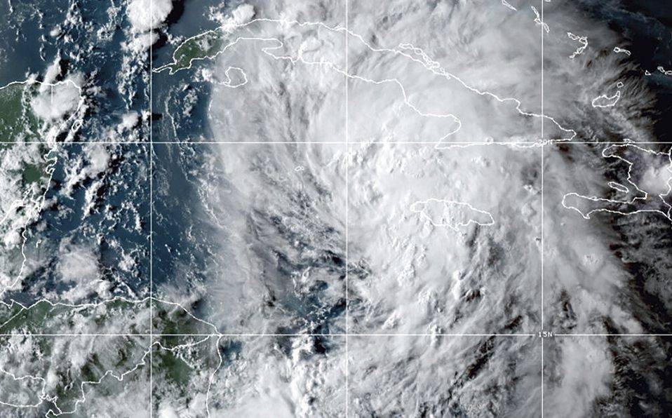 ‘Ida’ se convierte en huracán; podría atravesar el Golfo de México