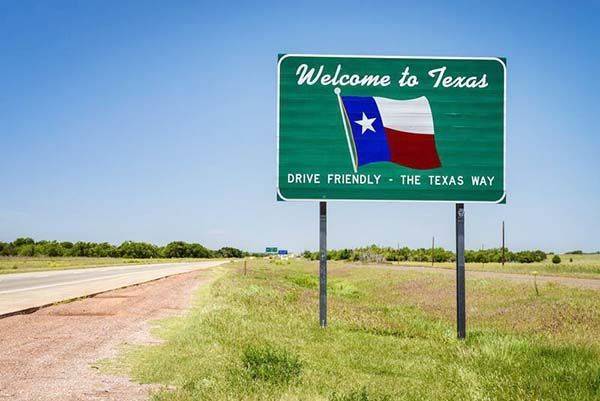 Camioneta con 25 pasajeros choca en Texas; hay 11 muertos