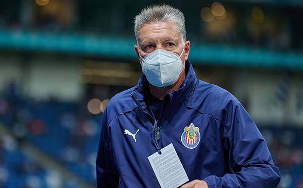 Ricardo Peláez da la cara en medio de crisis de Chivas en Liga MX