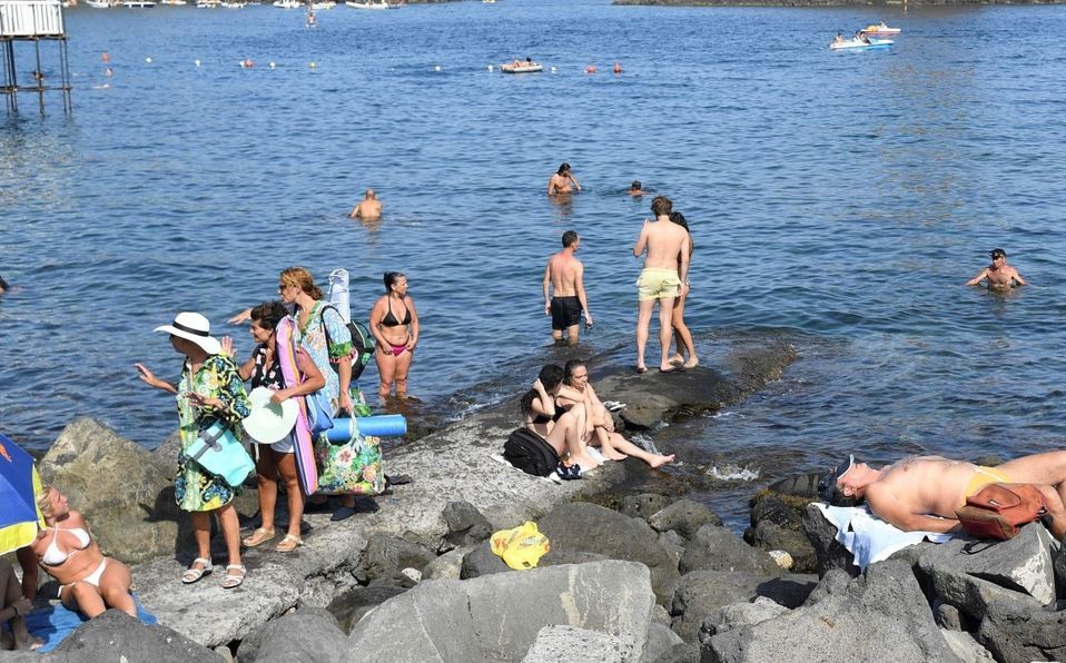 ‘Rave’ de 10 mil personas en Italia termina con un muerto, un caso covid y denuncias por violación