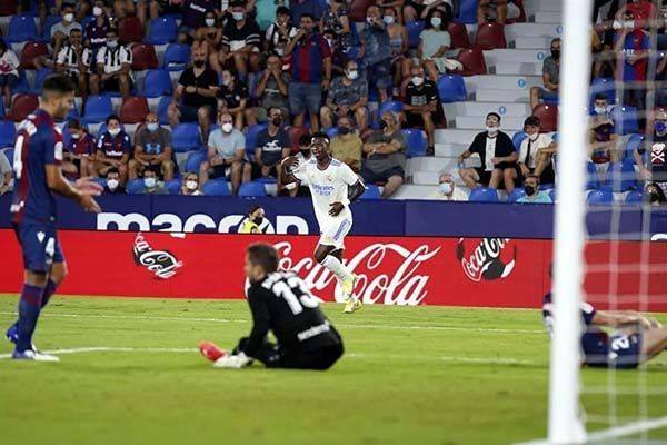 Rescata Vinícius el empate para el Real Madrid