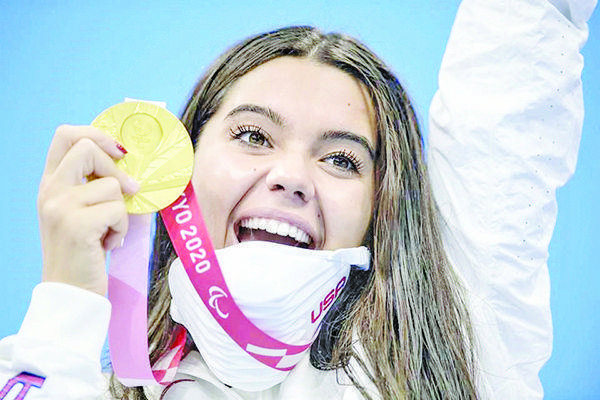 Caen récords mundiales en la piscina paralímpica