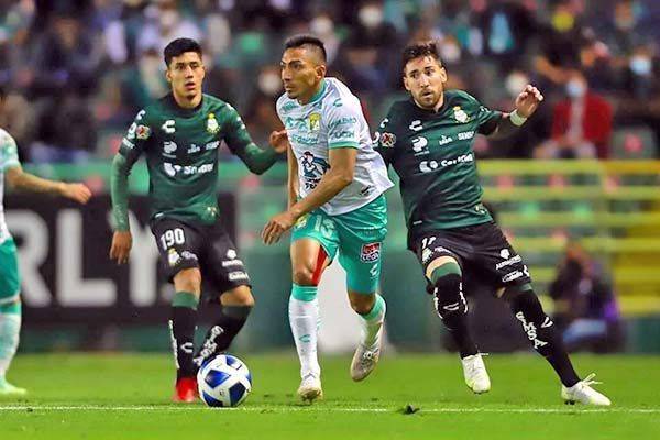 Salva Mena empate para León ante Santos