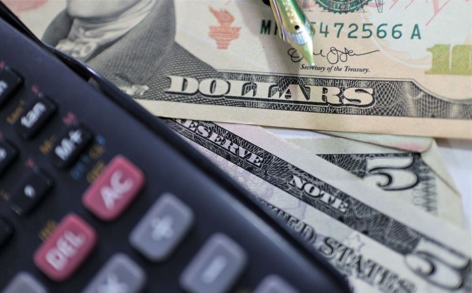 Peso cae por temores ante repunte de casos de covid; cotiza en $20.15 por dólar