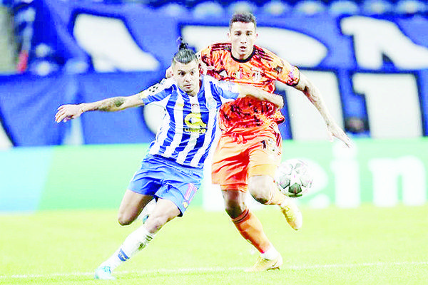 Se queda ‘Tecatito’ en el Porto