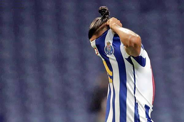 Está ‘Tecatito’ cada vez más cerca del Sevilla