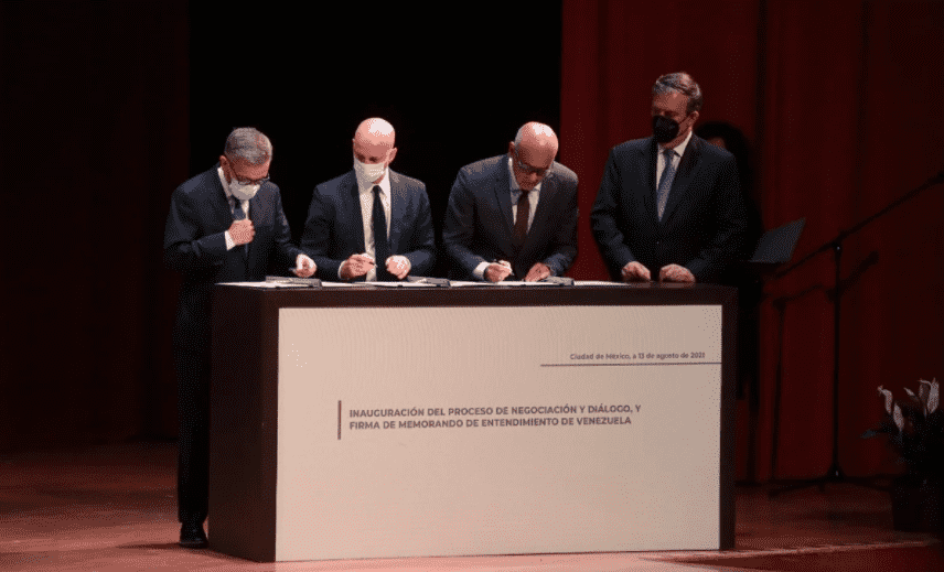Gobierno y oposición de Venezuela firman acuerdo para inicio de diálogo