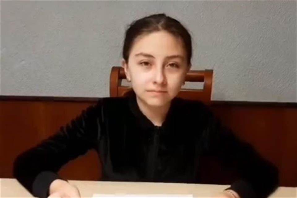 Exige niña con diabetes vacuna a López-Gatell
