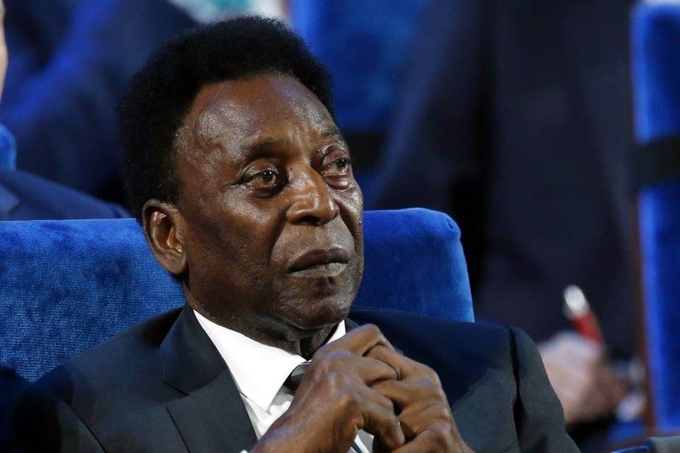 Mantienen a Pelé hospitalizado en Brasil