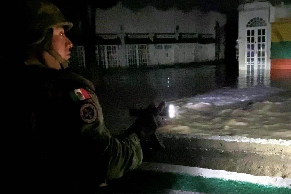Amanece Tula a oscuras y bajo el agua