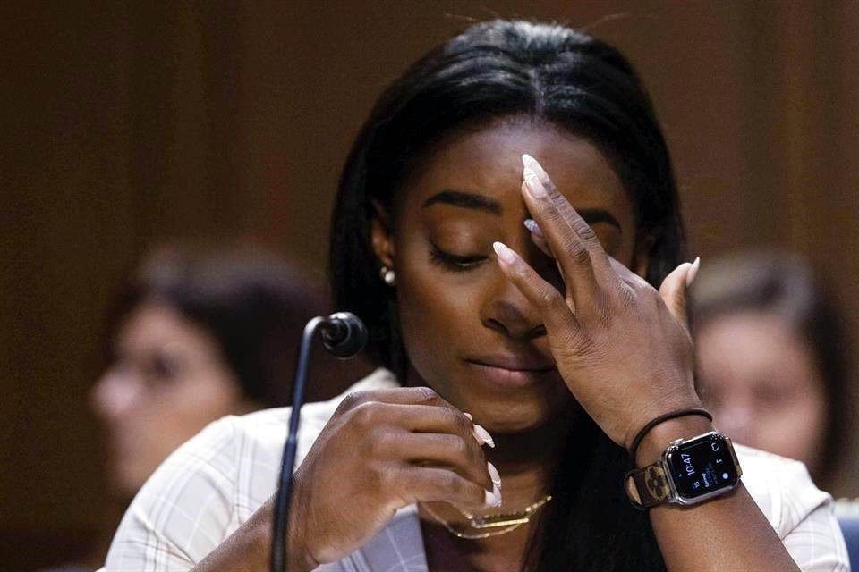 Reprocha Biles al FBI por indagatoria sobre abusos