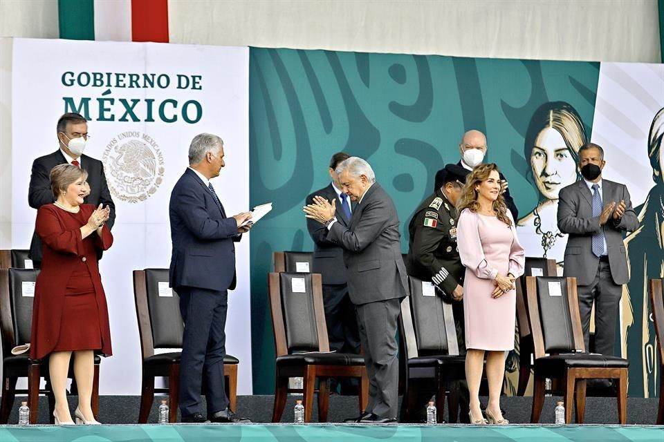 Demanda AMLO a EU quitar bloqueo a Cuba